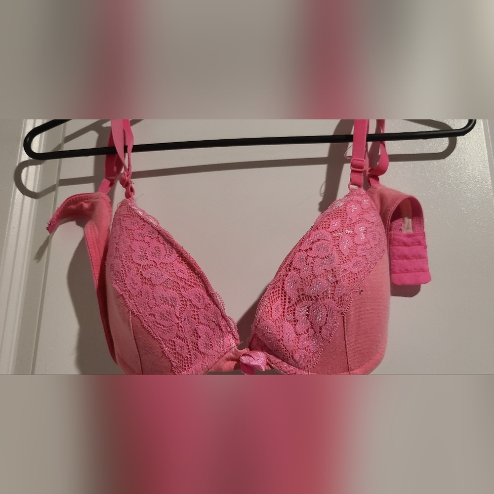 Victoria Secret pink laced lined bra 36b